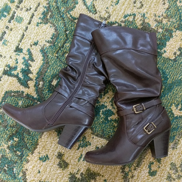White Mountain Chocolate Brown Boots - Picture 1 of 5